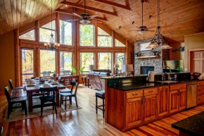 Serene Green - Fire Pit, Hot Tub, Grill, Big Deck Maggie Valley